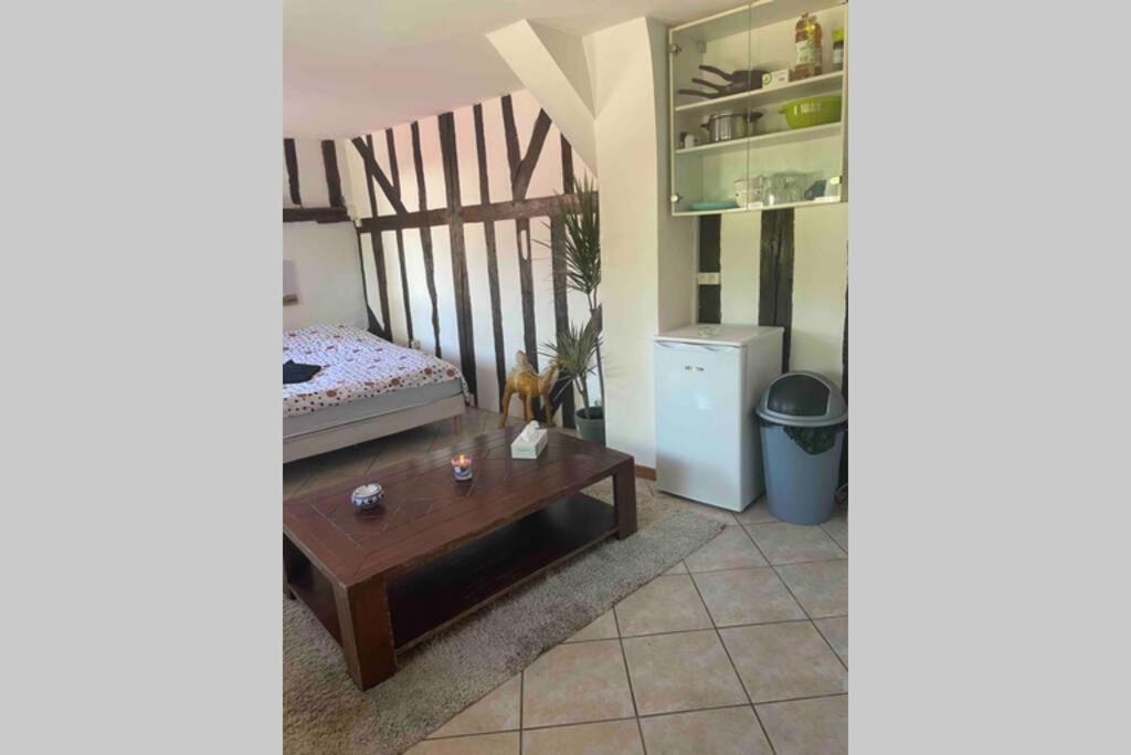 Appartement Joli petit studio en plein coeur centre ville à Méru Extérieur photo